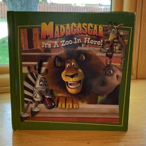Madagascar Its A Zoo In Here! Hardcover Childrens Book By Scholastic Kohls CAres - Picture 1 of 6
